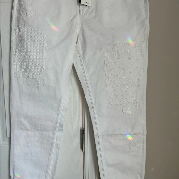 Lauren Ralph Lauren Women White Eyelet-Patchwork Relaxed Tapered
Jean Size 8p - Picture 3 of 11